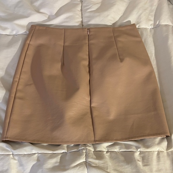 Superdown Nude Mini Skirt - Picture 5 of 7